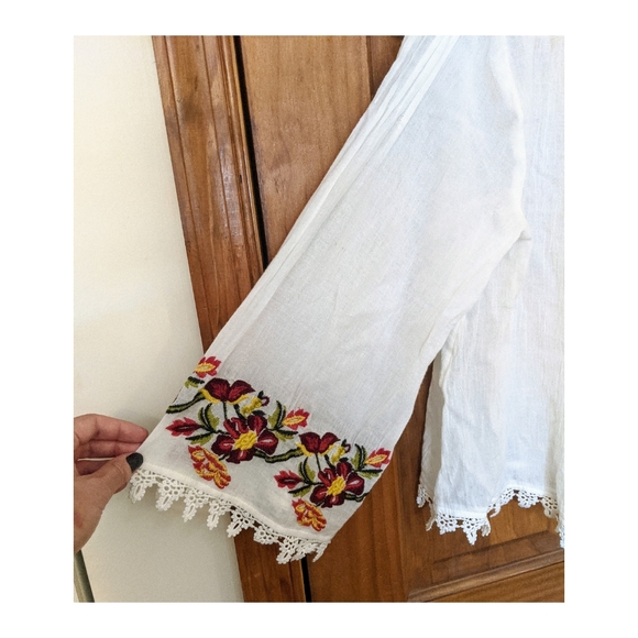 Anthropologie Velvet by Graham Embroidered Top - Picture 4 of 6